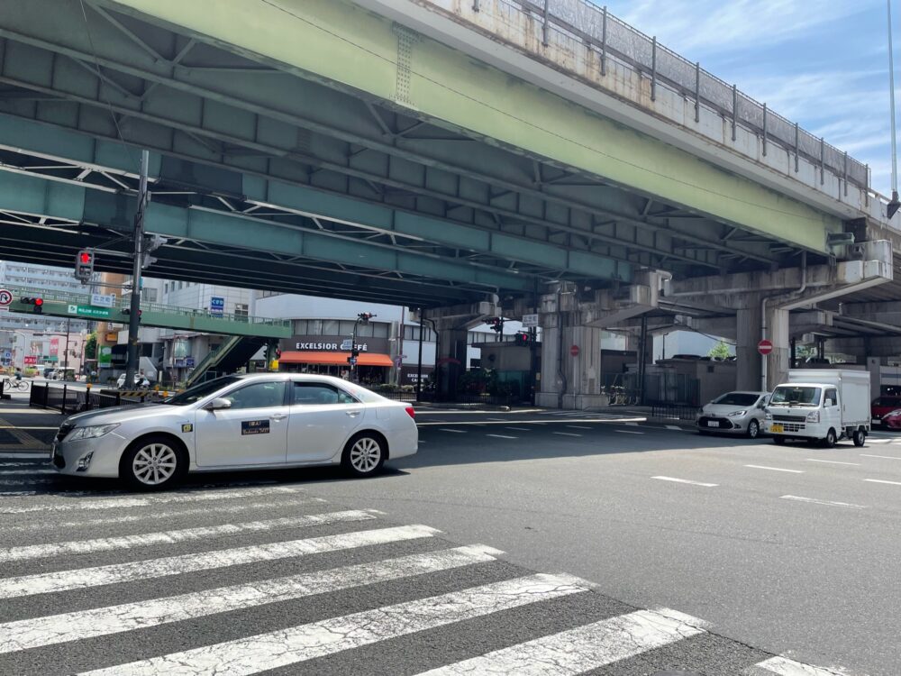 江坂駅周辺の道路