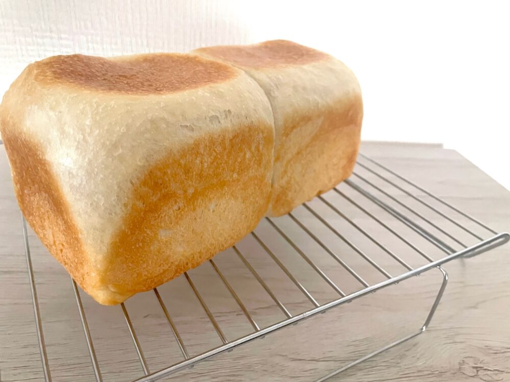 きちんと焼けた角食パン。